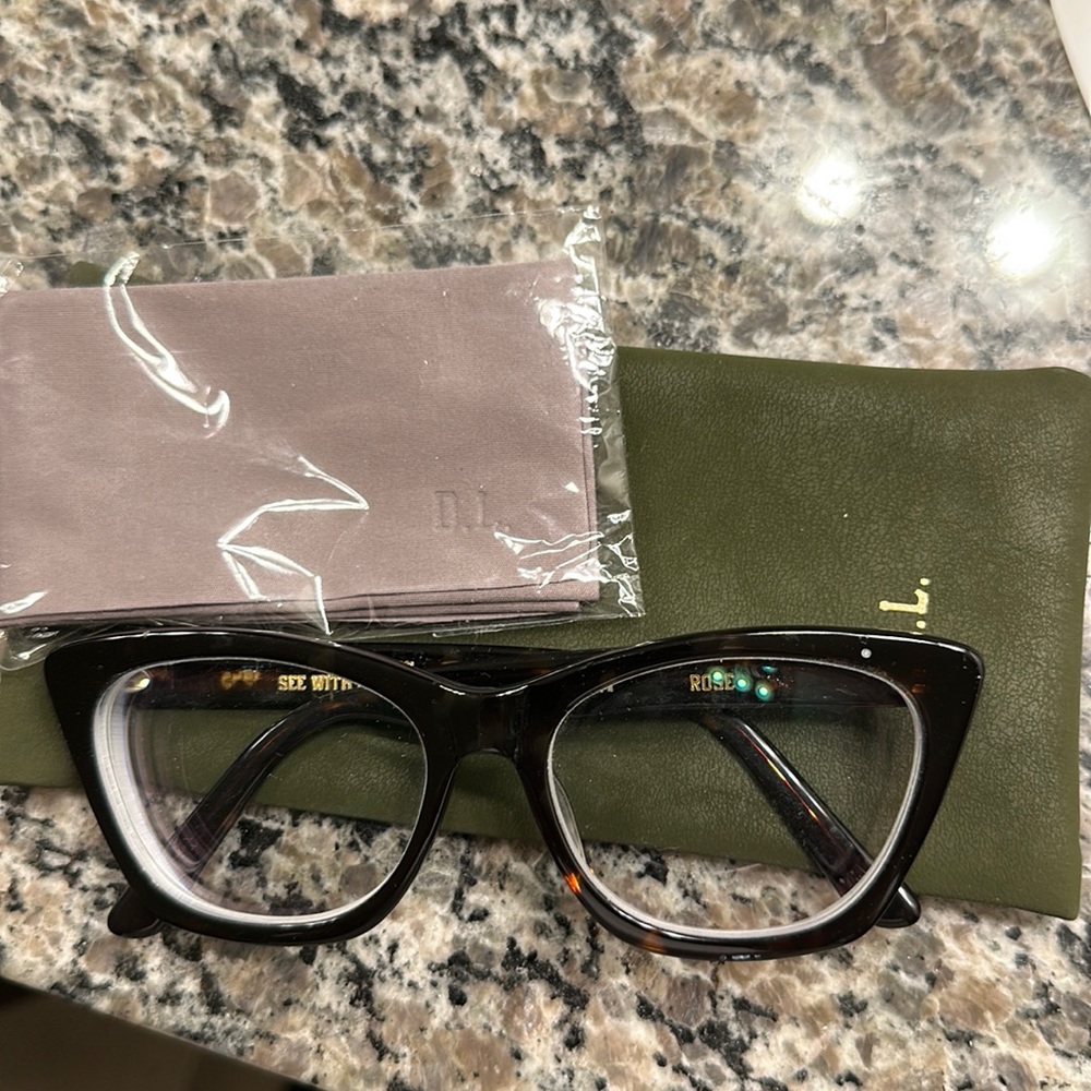 DL Eyewear Rose Brown/Black frames. original case & cloth.
